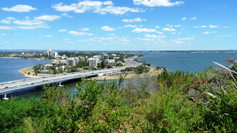 Blick vom Kings Park auf Perth und den Swan River